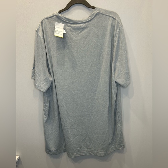 Old Navy Active Graphic Tee - Picture 2 of 4